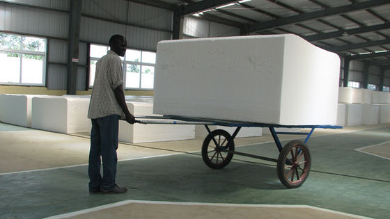 معدات حقن رغوة البولي يوريثان آلة رغوة PU عالية الضغط مع ارتفاع الرغوة من 1.0-1.25m